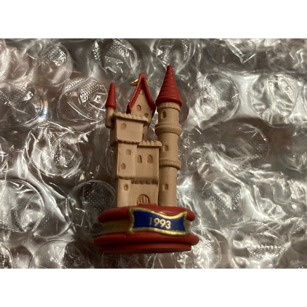 Lot of 5 Hallmark Ornaments - People Friendly,‎ Castle, Flight Kitty Hawk - Picture 6 of 16